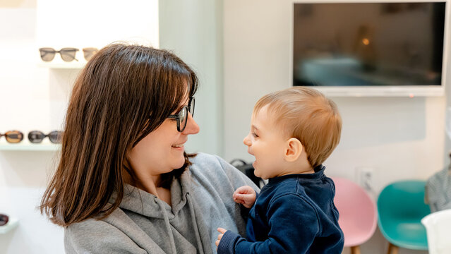 Mother and child bonding in optical center setting