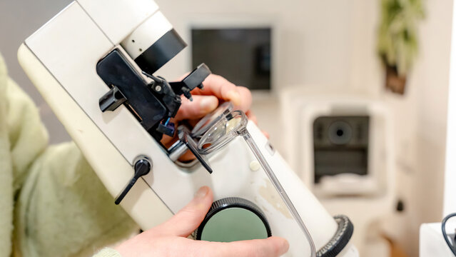 Optical center ensuring customer satisfaction with glasses
