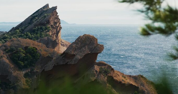 Rocher de la t&ecirc;te de Chien &agrave; La Ciotat au bord de la mer