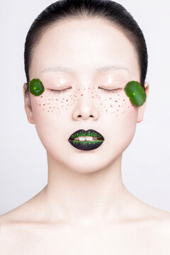 Asian women's green-style makeup