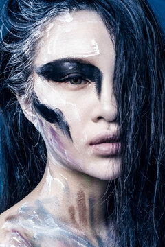 Asian women's sexy black and white eye makeup art