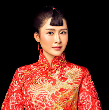 Asian women in red ancient costumes