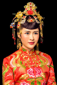 Asian women in red ancient costumes