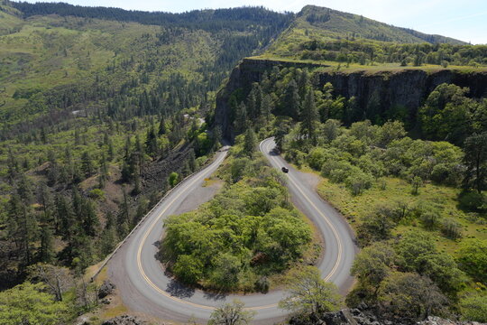 Iconic Horseshoe Curve at Rowena Crest Viewpoint, Columbia River Gorge, Oregon 