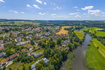 Obraz premium Ausblick auf Roding am Regen im Naturpark Oberer Bayerischer Wald im Sommer