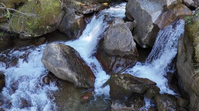 fiume cascata ruscello natura bellezza drone 