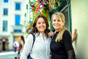 Fototapeta premium Beautiful senior women outdoors in the city. friends having fun, shopping and bonding