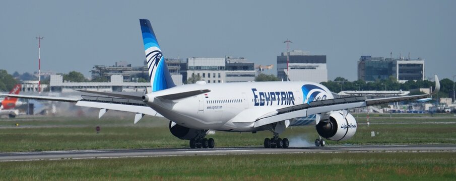 Egyptair A350 900 reverse banni&egrave;re