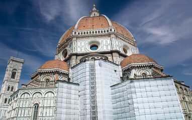 Obraz premium Brunelleschi's Dome, part of the Cathedral of Santa Maria del Fiore in Florence, Italy, from its 116-meter-high summit, you can enjoy a panoramic view of Florence