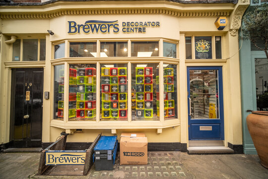 LONDON -  Ebury Street Pimlico Road Belgravia &ndash; Brewers Decorator Centre luxury paint and interiors showroom.