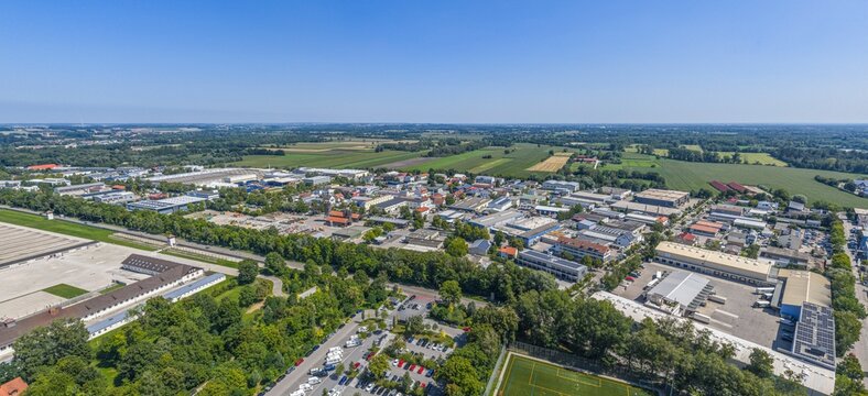 Luftbild der Stadt Dachau in Oberbayern, Blick auf das Industrie- und Gewerbegebiet Dachau-Ost