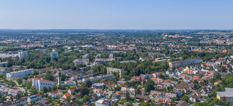 Luftbild der Stadt Dachau in Oberbayern, Blick auf Dachau-Ost und Polln