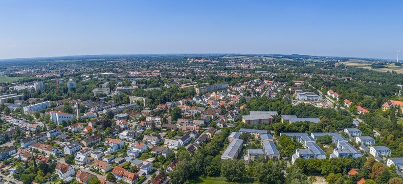 Luftbild der Stadt Dachau in Oberbayern, Blick auf Dachau-Ost und Polln