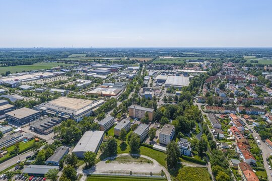 Luftbild der Stadt Dachau in Oberbayern, Blick auf das Industrie- und Gewerbegebiet Dachau-Ost