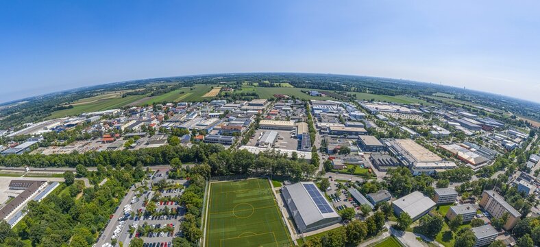 Luftbild der Stadt Dachau in Oberbayern, Blick auf das Industrie- und Gewerbegebiet Dachau-Ost