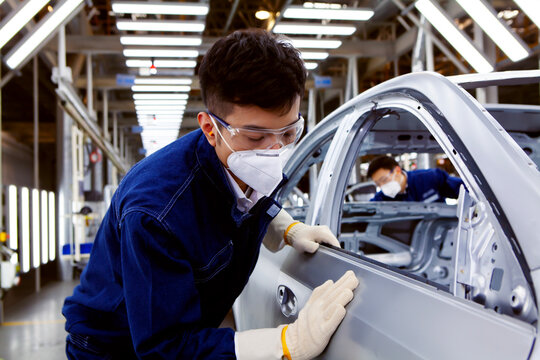  workers manufacture cars on an assembly line.