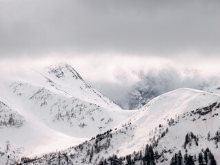 Obraz premium Pastel Winter Mountains Beneath Storm Clouds
