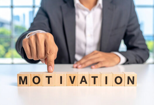 Motivation - Geschäftsmann zeigt auf den Text "Motivation"