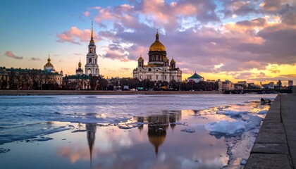 Obraz premium Saint Isaacs Cathedral and cityscape reflected in the Neva River at sunset, St. Petersburg, Russia.
