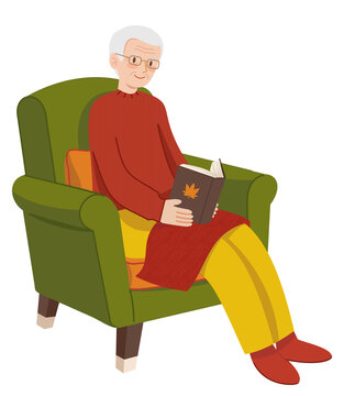 ソファに座り本を読むシニア男性