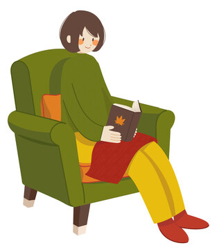 ソファに座り本を読む若い女性