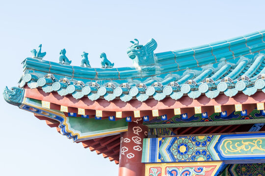 Un tradicional palacio de arquitectura oriental con techos de tejas antiguas resalta la historia y cultura budista en esta pagoda de la Ciudad Prohibida en Beijing