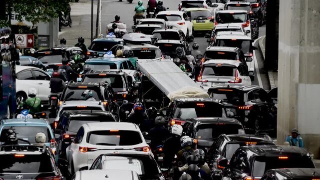 Jakarta, Indonesia, March 2 2026. Kemacetan lalu lintas di jalanan Jakarta
02