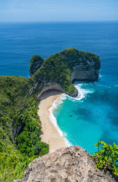 Kelingking Beach in Nusa Penida Island, Bali, Indonesia