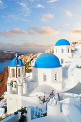 Naklejka premium famous blue domes and volcano caldera with sea landscape, beautiful details of Oia and Santorini island, Greece