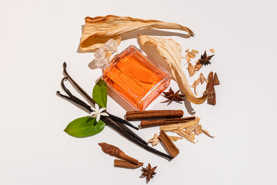 Vanilla fragrance with natural elements