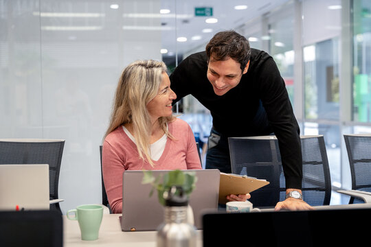 Coworker support during collaborative laptop work in office