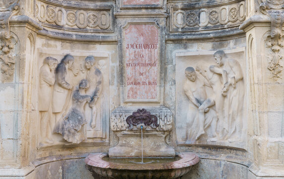 La fontaine Jean Charcot, station thermale de Lamalou-les-Bains, H&eacute;rault, France