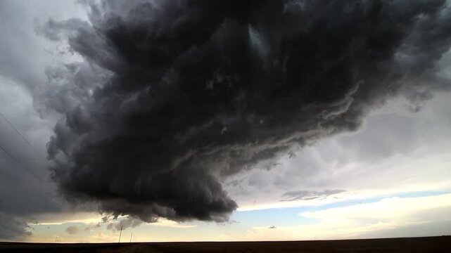Time lapse footage of a dying supercell thunderstorm.