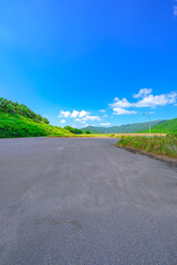 Fototapeta premium 開放感あふれる石垣島 名蔵ダム湖畔の爽やかな風景