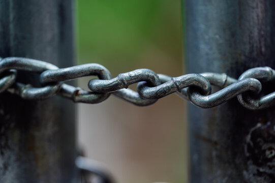 Chain macro on a fence