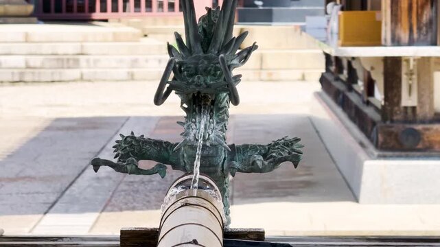 池上本門寺　手水舎の龍