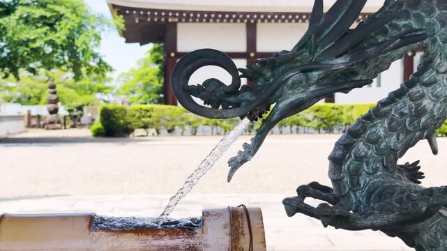 池上本門寺　手水舎の龍と霊宝殿
