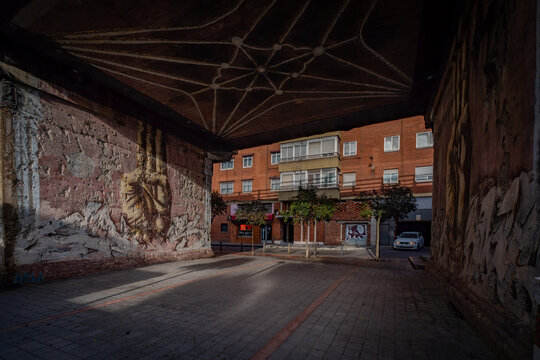 Valladolid ciudada europea de Espa&ntilde;a centrla en invierno al anochecer	
