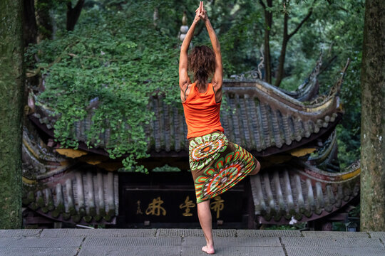 practicing yoga-tai chi fusion at Fuju Temple, Emeishan, Leshan Prefecture, Sichuan, People's Republic of China, Asia