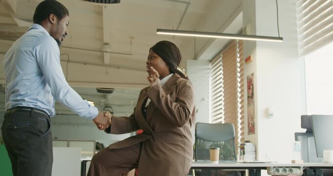 Professionals reconcile with friendly gestures and renewed confidence