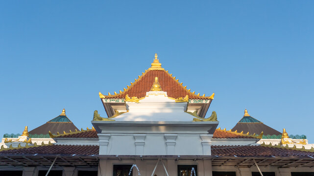 Traditional Islamic Mosque Architecture with Golden Roof Detail