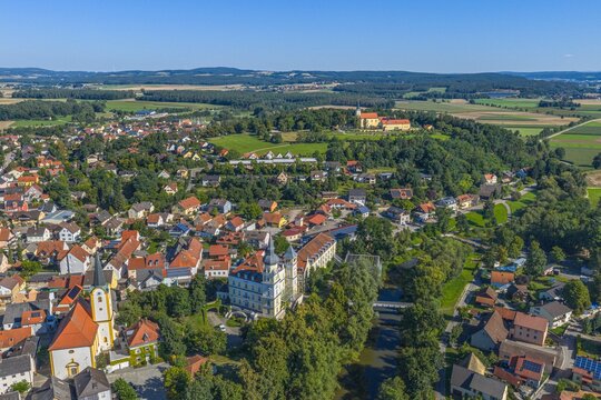Sommerlicher Blick auf das Naabtal rund um Schwarzenfeld in der n&ouml;rdlichen Oberpfalz