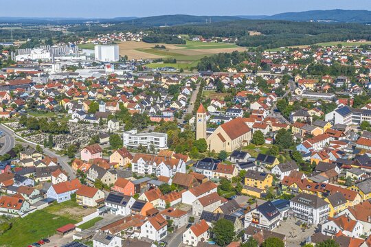 Sommerlicher Blick auf das Naabtal rund um Schwarzenfeld in der n&ouml;rdlichen Oberpfalz