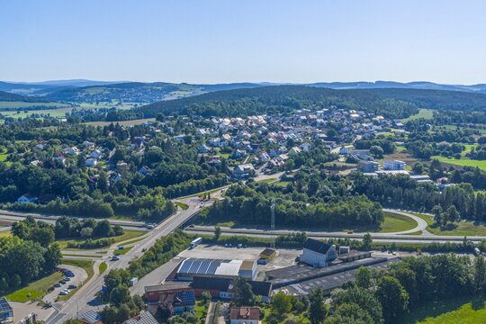 Sommerlicher Blick auf das Naabtal rund um Schwarzenfeld in der n&ouml;rdlichen Oberpfalz