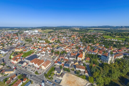 Sommerlicher Blick auf das Naabtal rund um Schwarzenfeld in der n&ouml;rdlichen Oberpfalz
