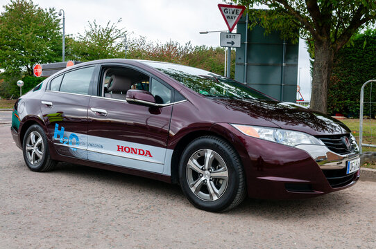 Honda FCX Clarity hydrogen fuel-cell powered car