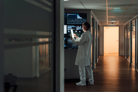 Doctor using tablet and artificial intelligence for data analysis
