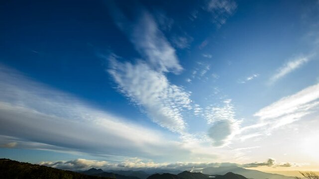 朝の光と雲の流れ  タイムラプス