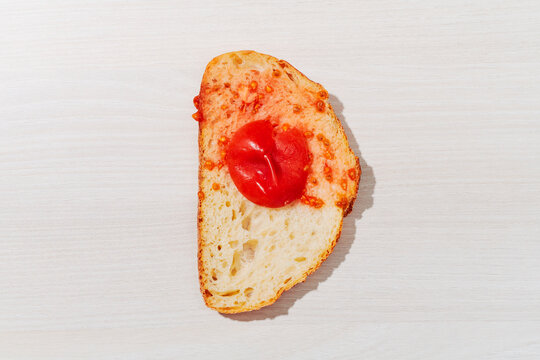 a centered view of catalan pa amb tomaquet