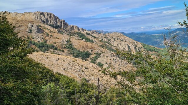 Les magnifiques paysages naturels de la r&eacute;serve nationale de chasse et de faune sauvage du Caroux-Espinouse vus depuis la route (parc naturel r&eacute;gional du Haut-Languedoc)